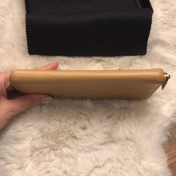 CHANEL - Beige Caviar Zipper Wallet - Picture 3 of 12